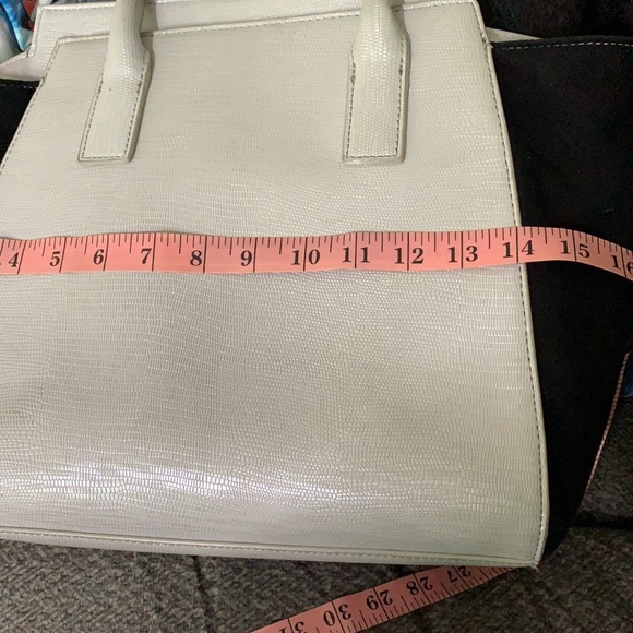 Nine West purse like new! No signs of wear at all - Picture 11 of 12